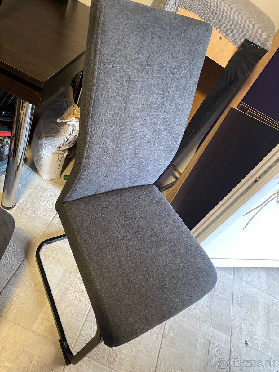 Jedálenský stôl + 4 stoličky - 4