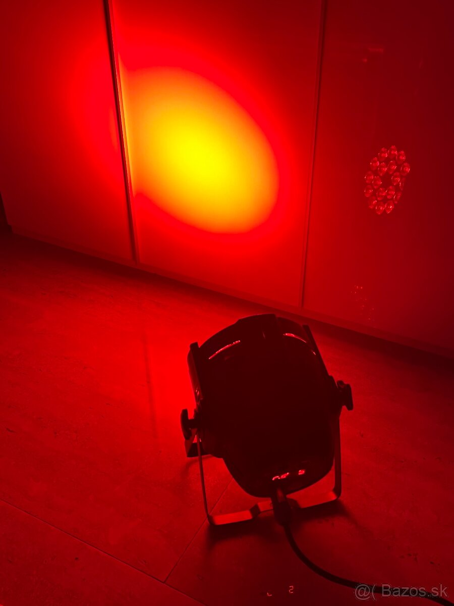 SVETLÁ - LED PAR RGBW 18x10W - 4