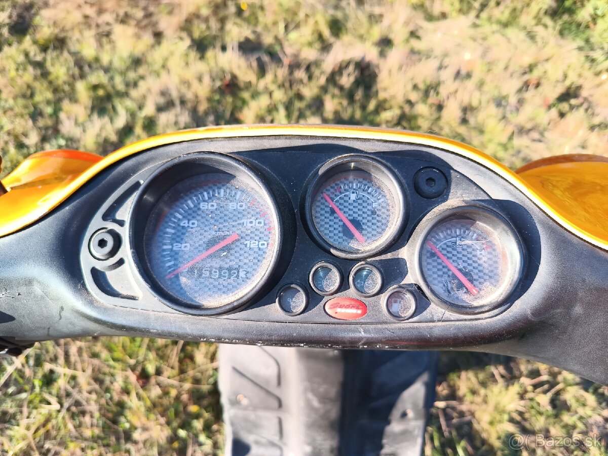 Skúter Piaggio nrg - 4