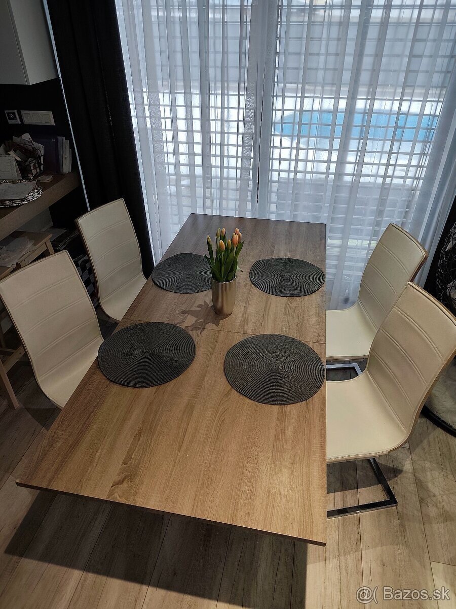 Jedálenský stôl - 4
