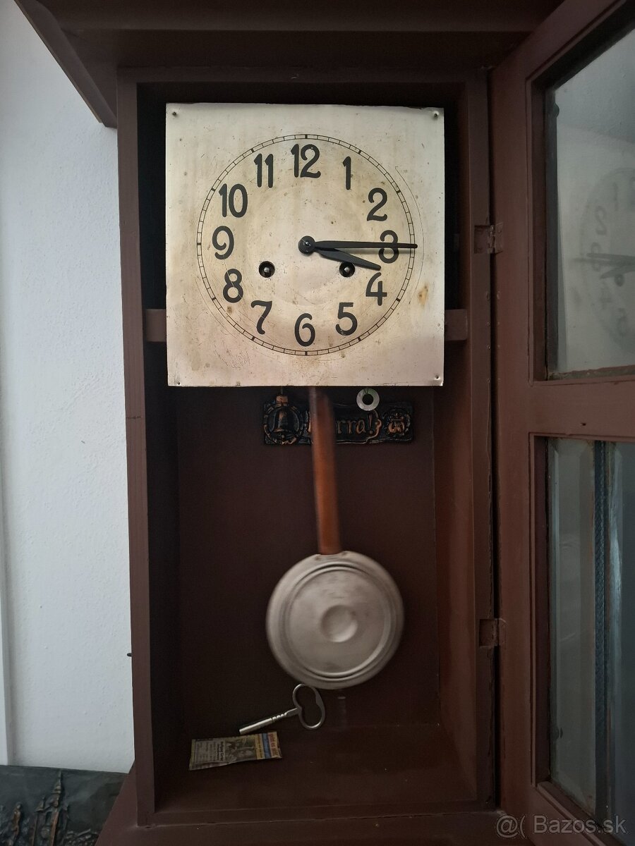 Predám funkčné starožitné nástenné hodiny JUNGHANS artdeco 7 - 4