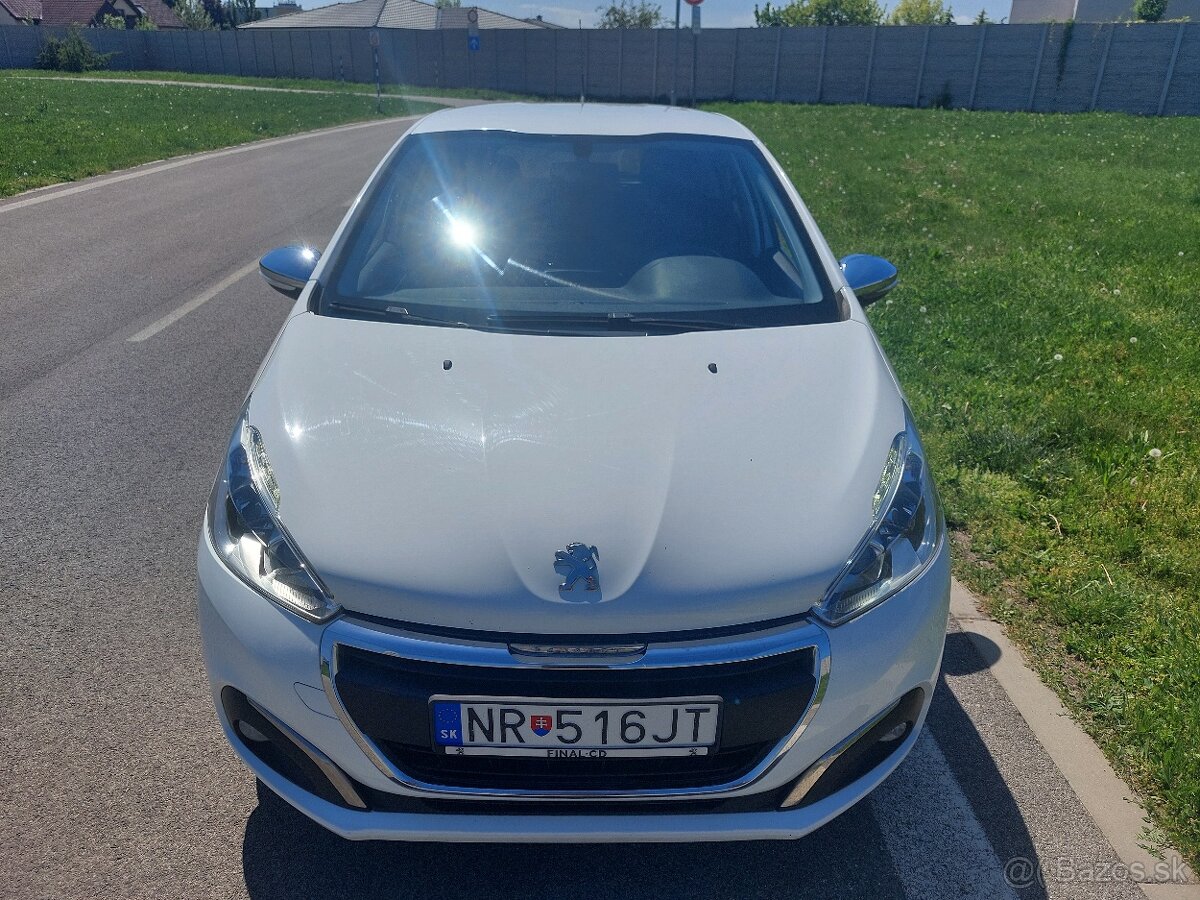 Peugeot 208 1.2 PureTech STYLE - 4