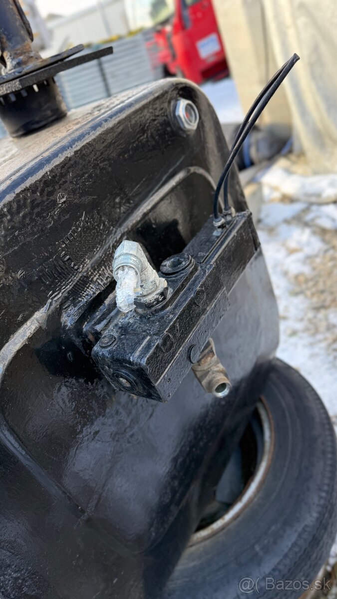 Hydraulická nádrž - 4