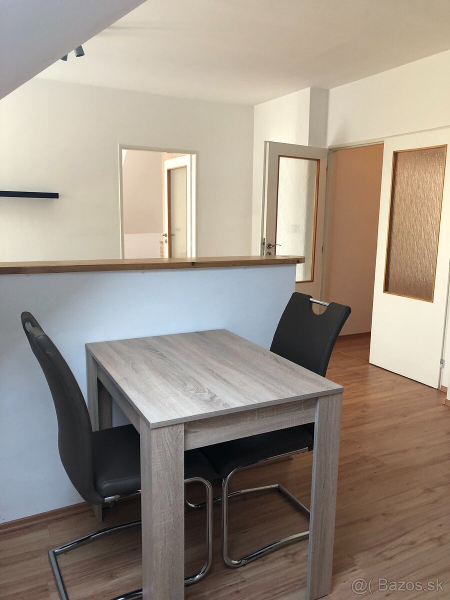 Útulný 2 - izbový byt na prenájom - 4
