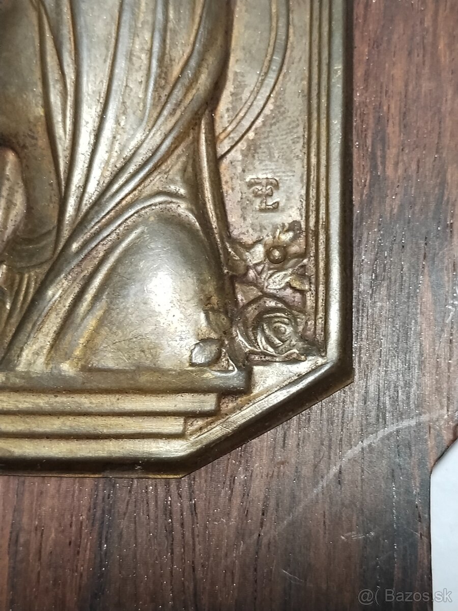 Kropenka s mosazným reliéfem Panny - 4