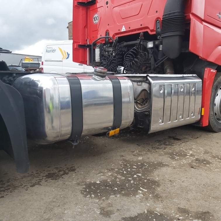 tuhé tvrdé leštiace pasty na kovy - 4