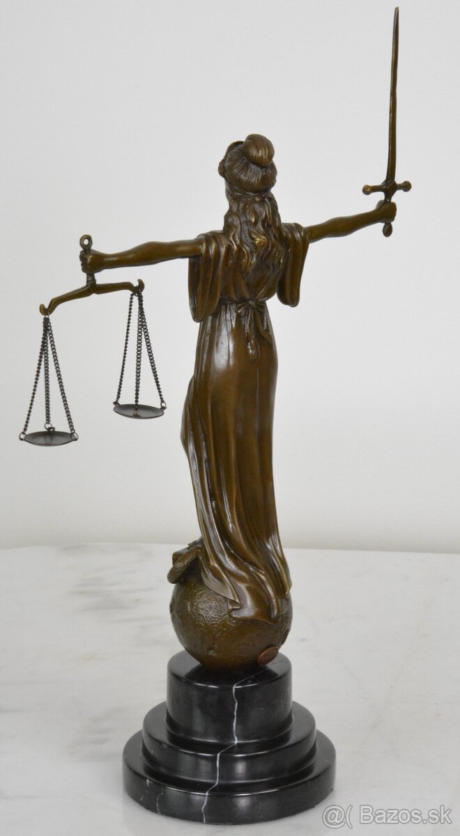 Bronzová soška - Justicia na mramoru - 4