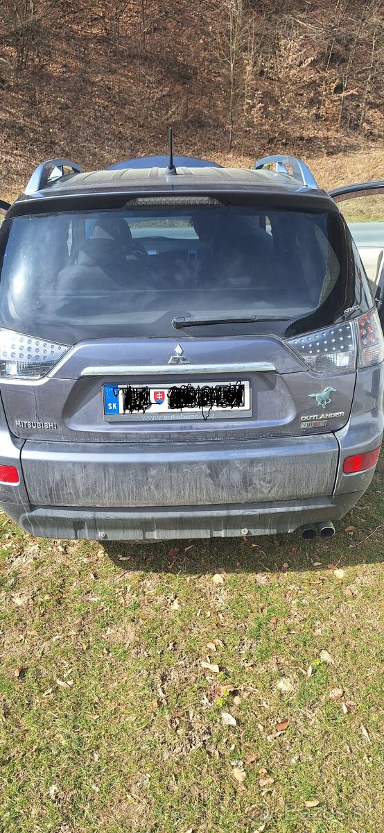 Predám Mitsubishi Outlander 4 x 4 - 4