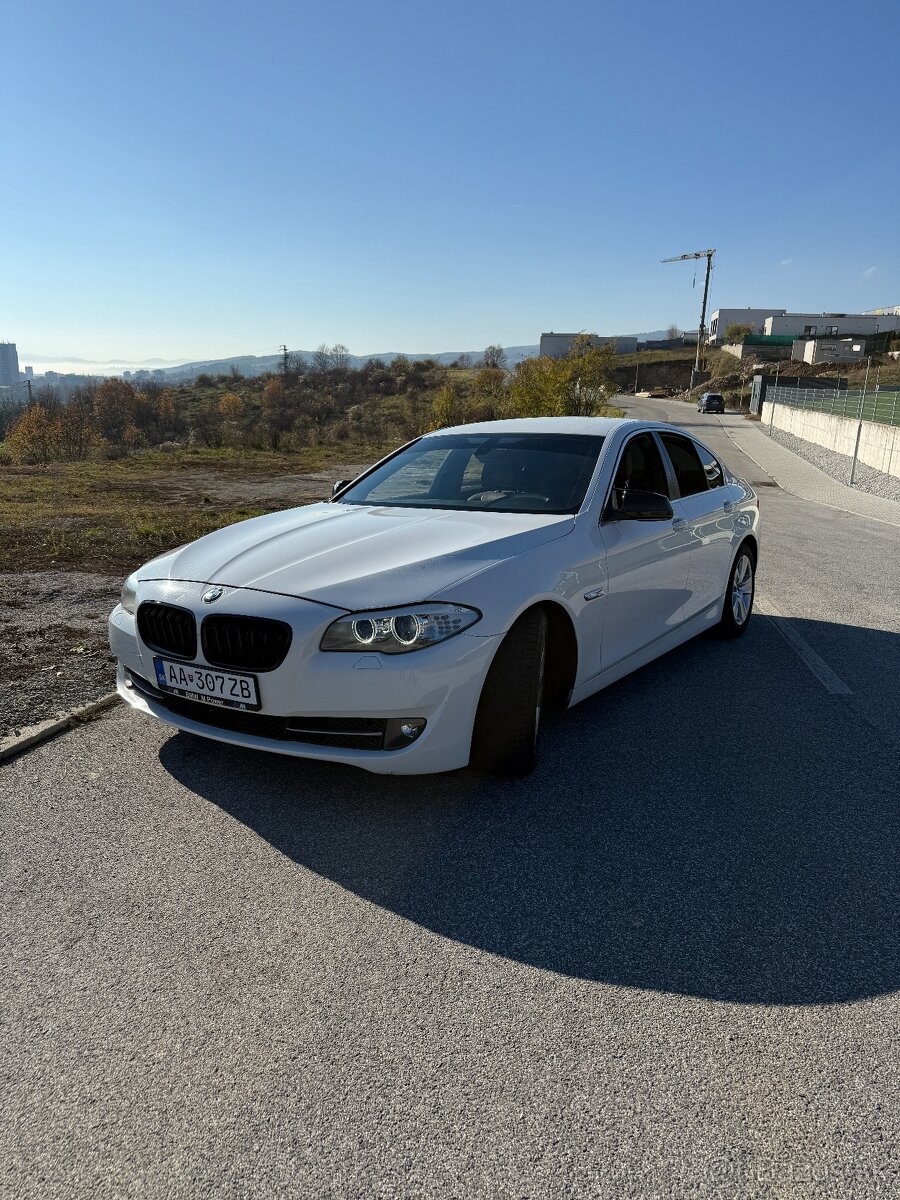 BMW F10 528i 3L benzín 190KW - 4