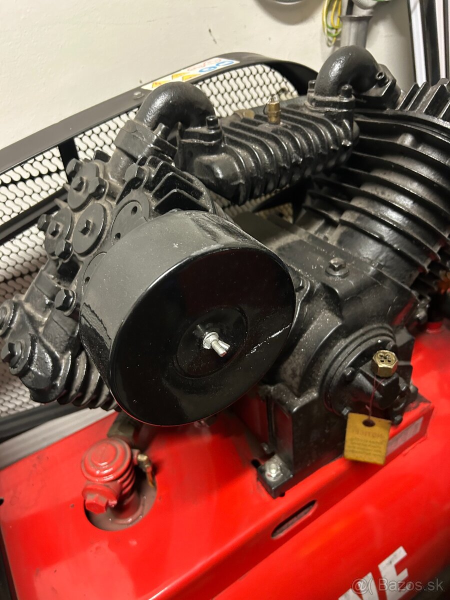 KOMPRESOR VZDUCHOVÝ - 4