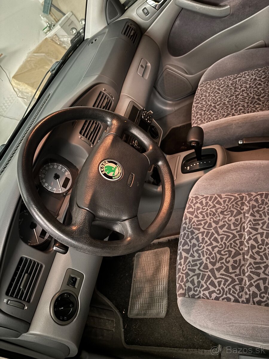 Škoda Octavia 1.6 benzín, automat - 4