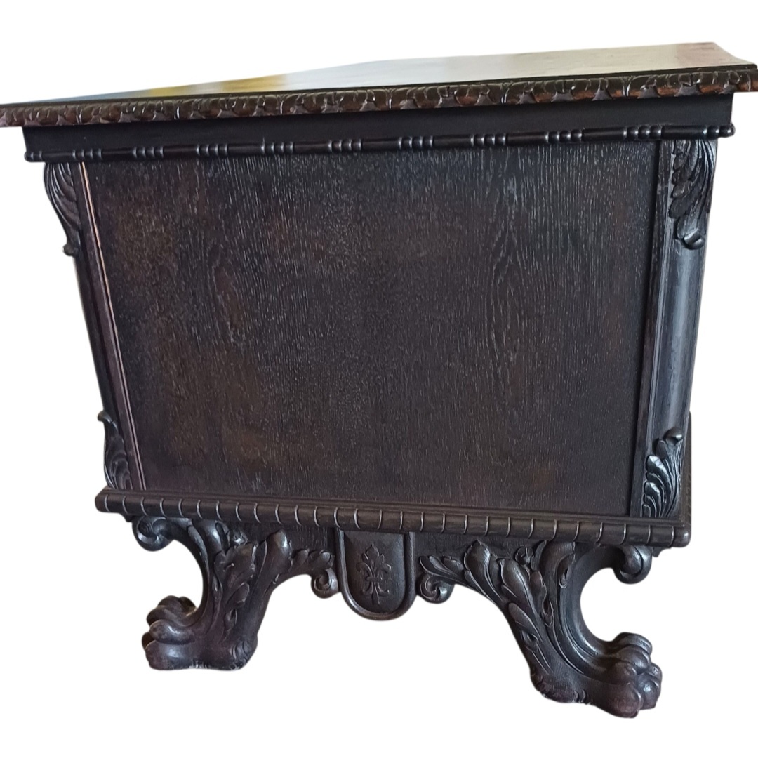 Staroẓ̌itný pisací stól - 4