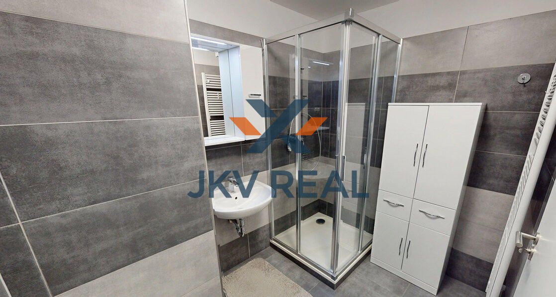 Na predaj krásny 2i byt po rekonštrukcii - 4