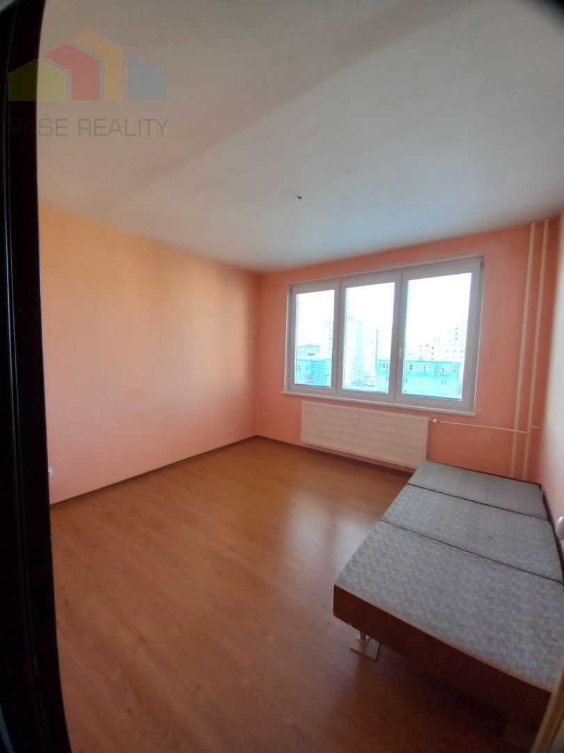 REZERVOVANÉ Predáme veľký 3,5 izbový byt - Dubnica nad V - 4