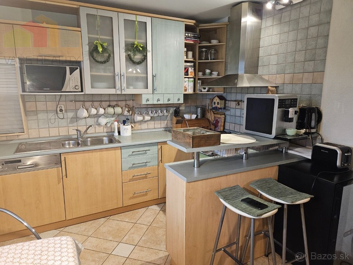 6 izbový rodinný dom v obci Mikušovce , pozemok 1048 m2 - 4