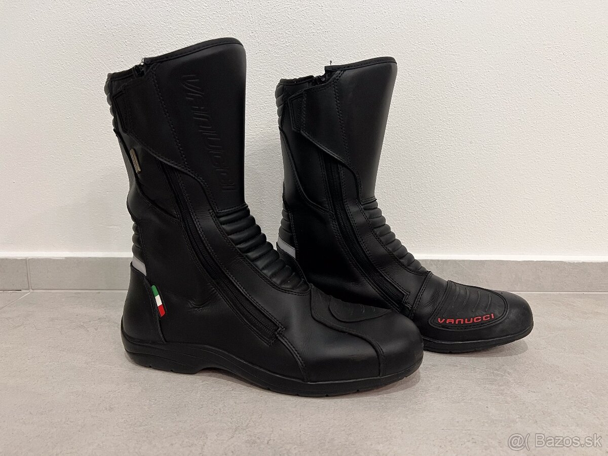 Znížené ceny Na predaj rifle/nohavice/topanky/helmy - 4