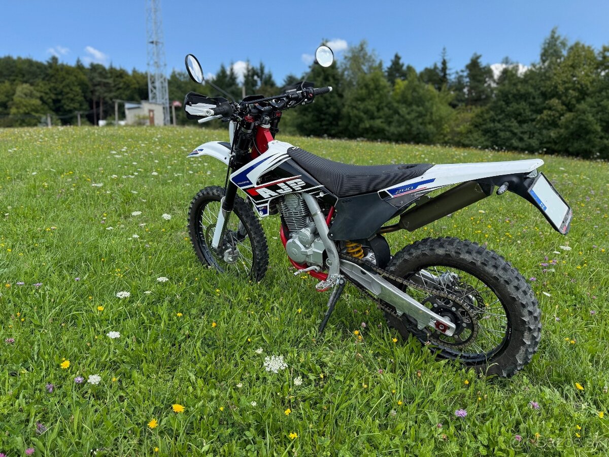 AJP SPR 240