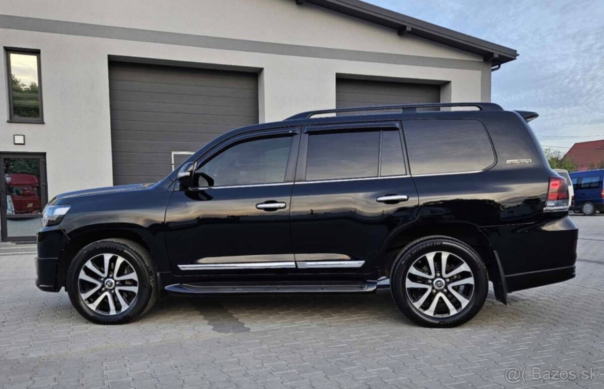 Toyota Land Cruiser 200 4.5 V8 diesel