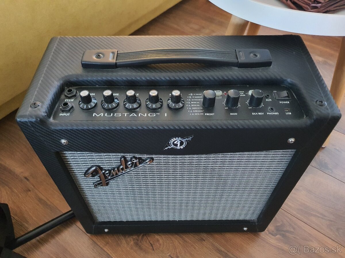 Gitara XCort a Fender Mustang 1 - 4