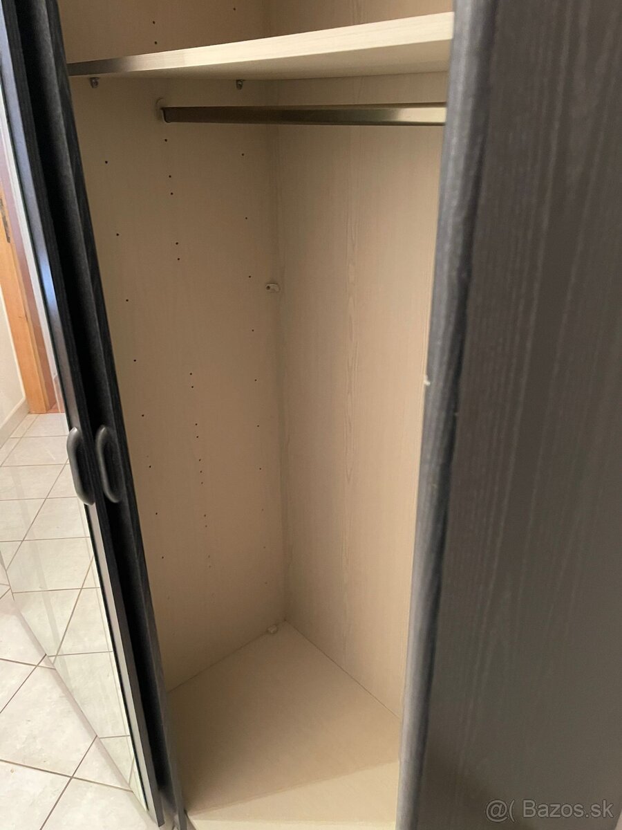 Predám vstavanú skriňu - 4