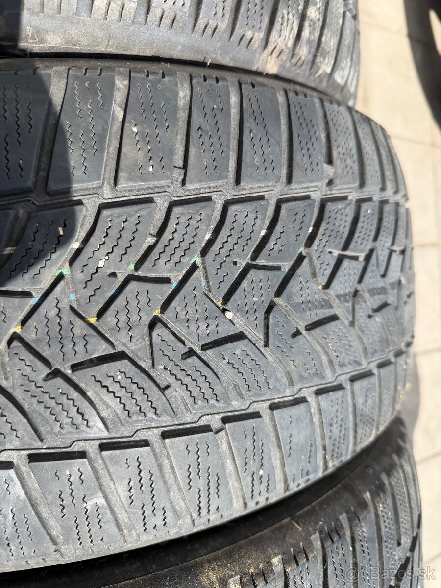 Gumy 225/45 R17 - 4