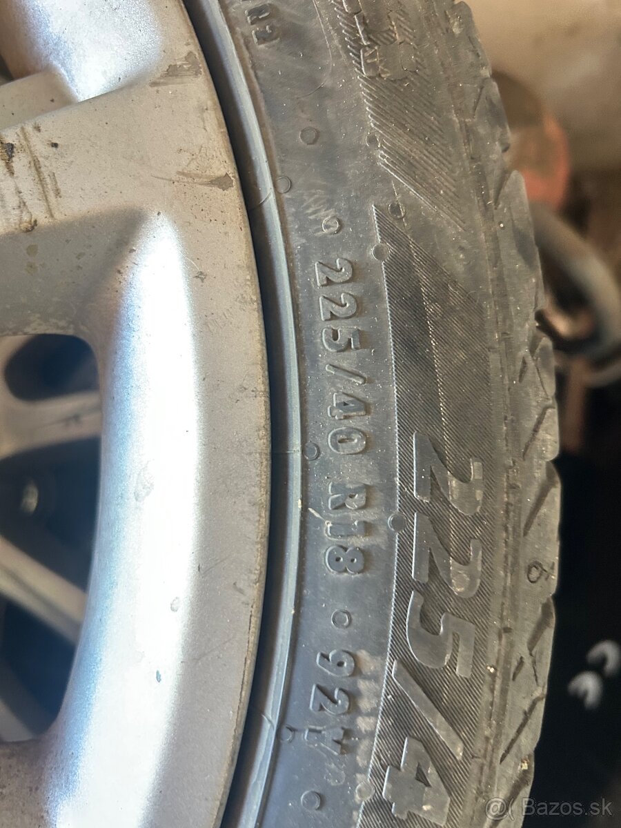 Elektróny Octavia RS 18. 225/40R18 - 4