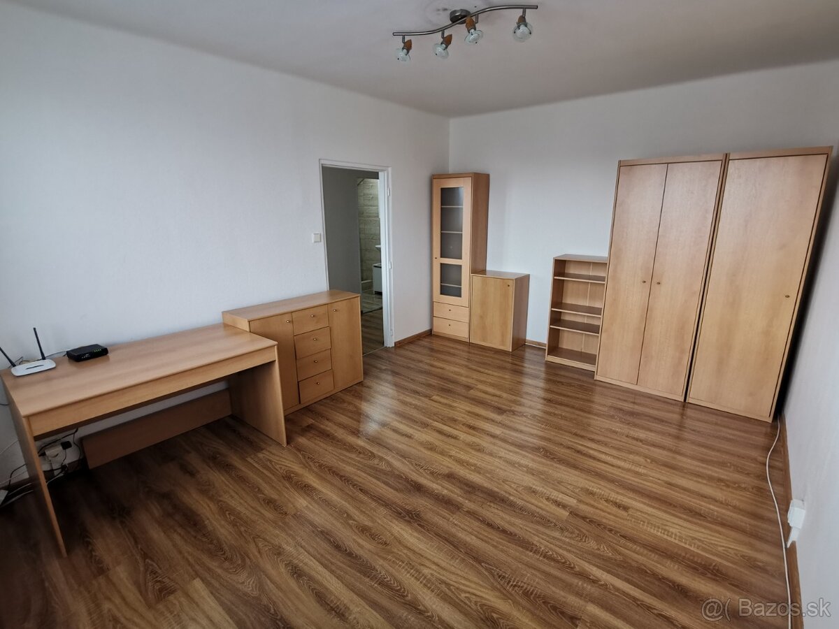 Topoľčany - 1 izbový byt na Modráku - 4