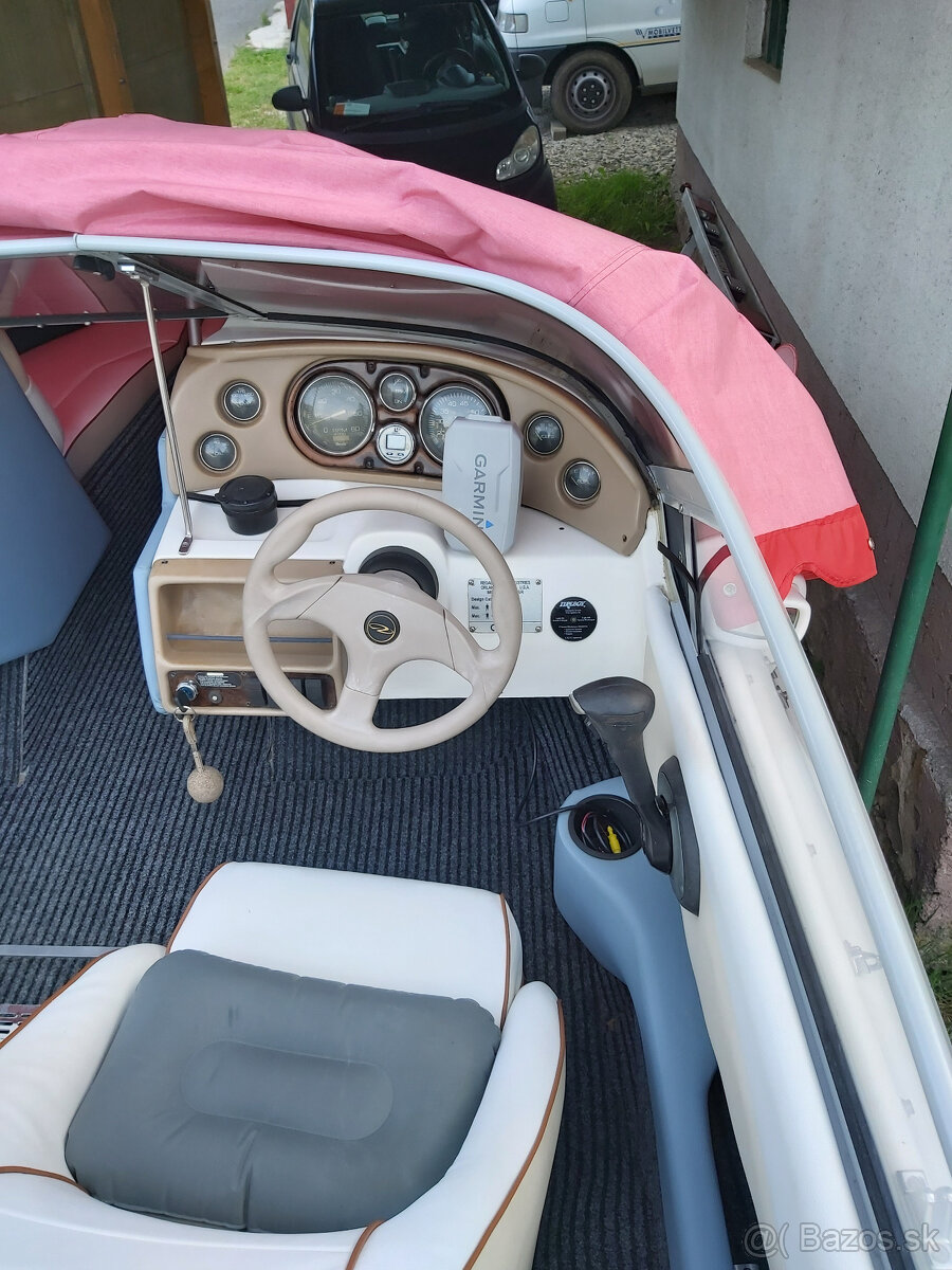 Motorový člun Regal 1800 LSR - 4