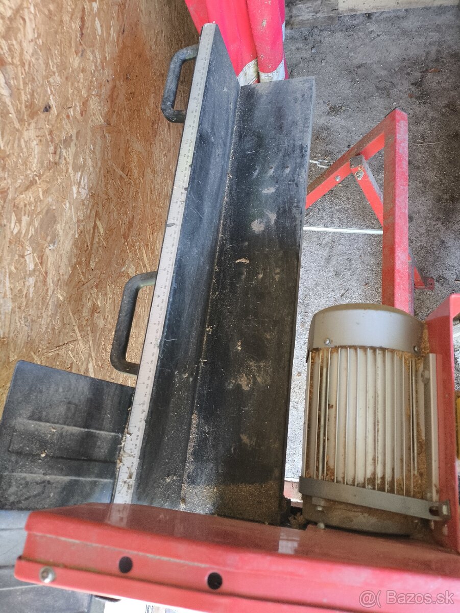 Predám Cirkulárka HECHT 8220 - 4