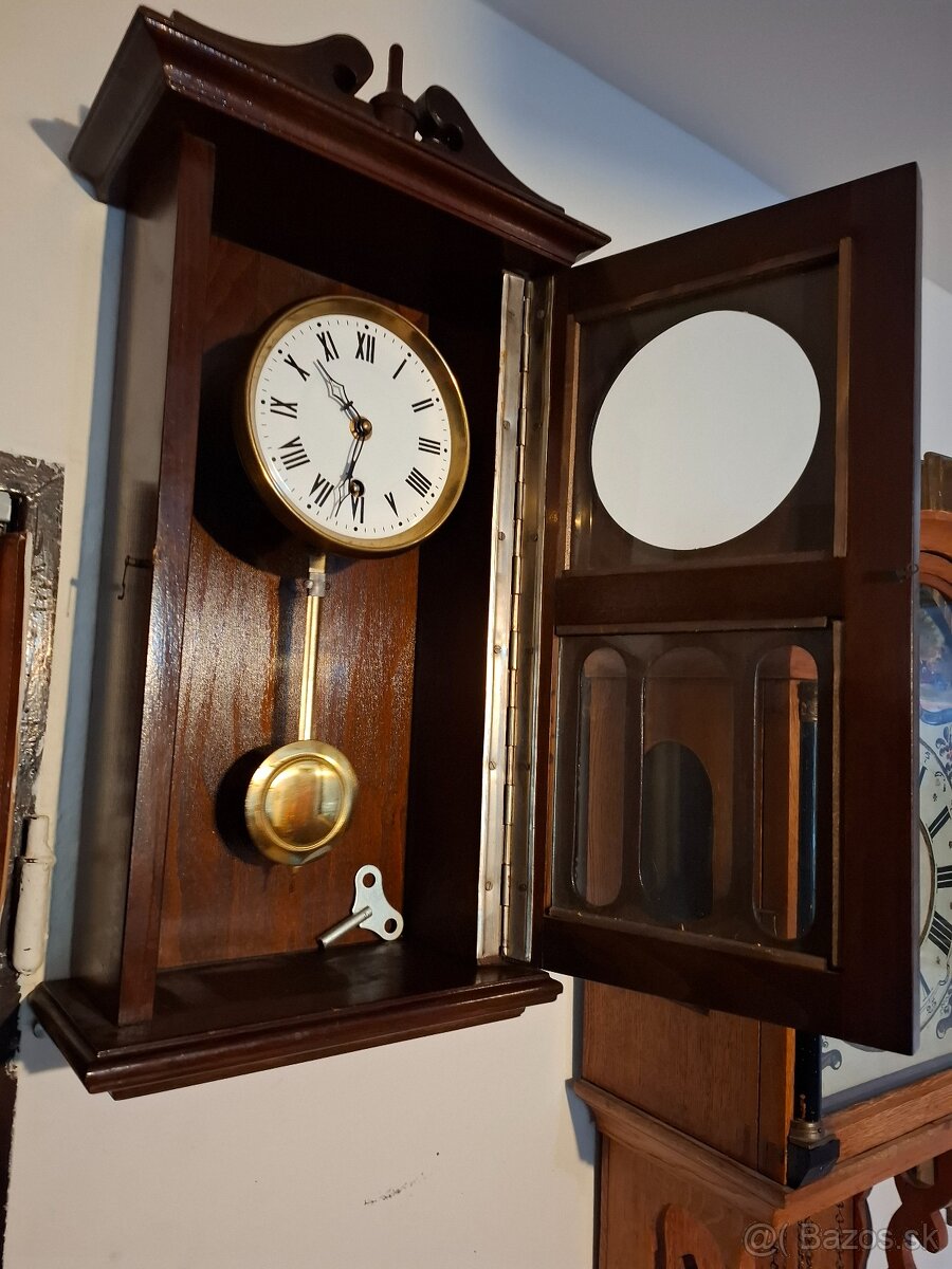 Predám funkčné nástenné hodiny na kľúčik - 4