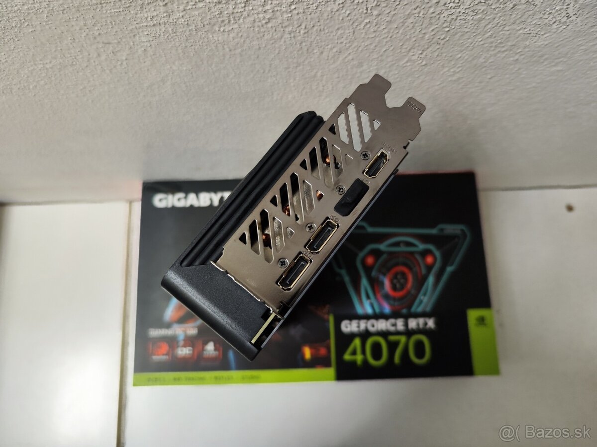 Predám grafickú kartu GIGABYTE GeForce RTX 4070 GAMING OC 12 - 4