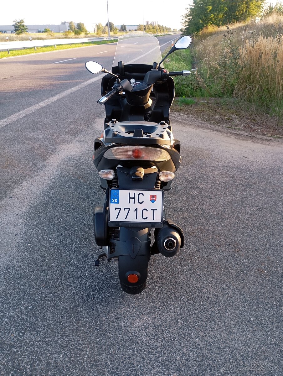 Aprilia SR MAX 300 - 4