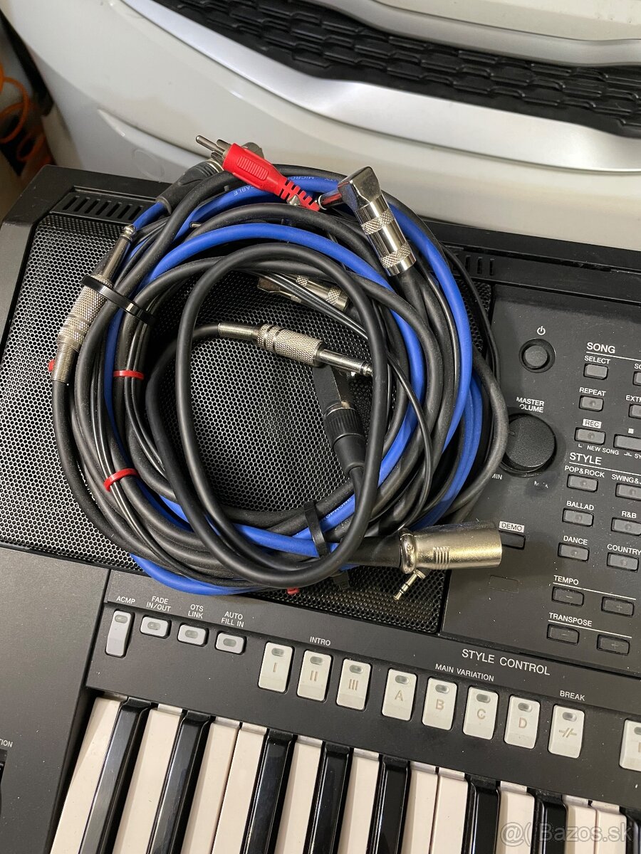 YAMAHA PSR s 750 - 4