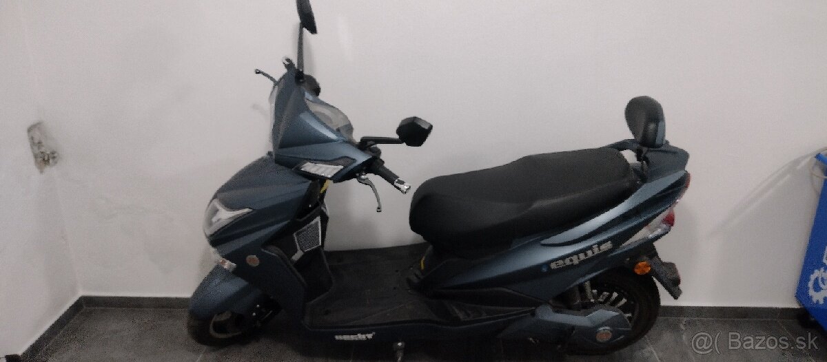 Elektrický skúter Hecht Equis - 4