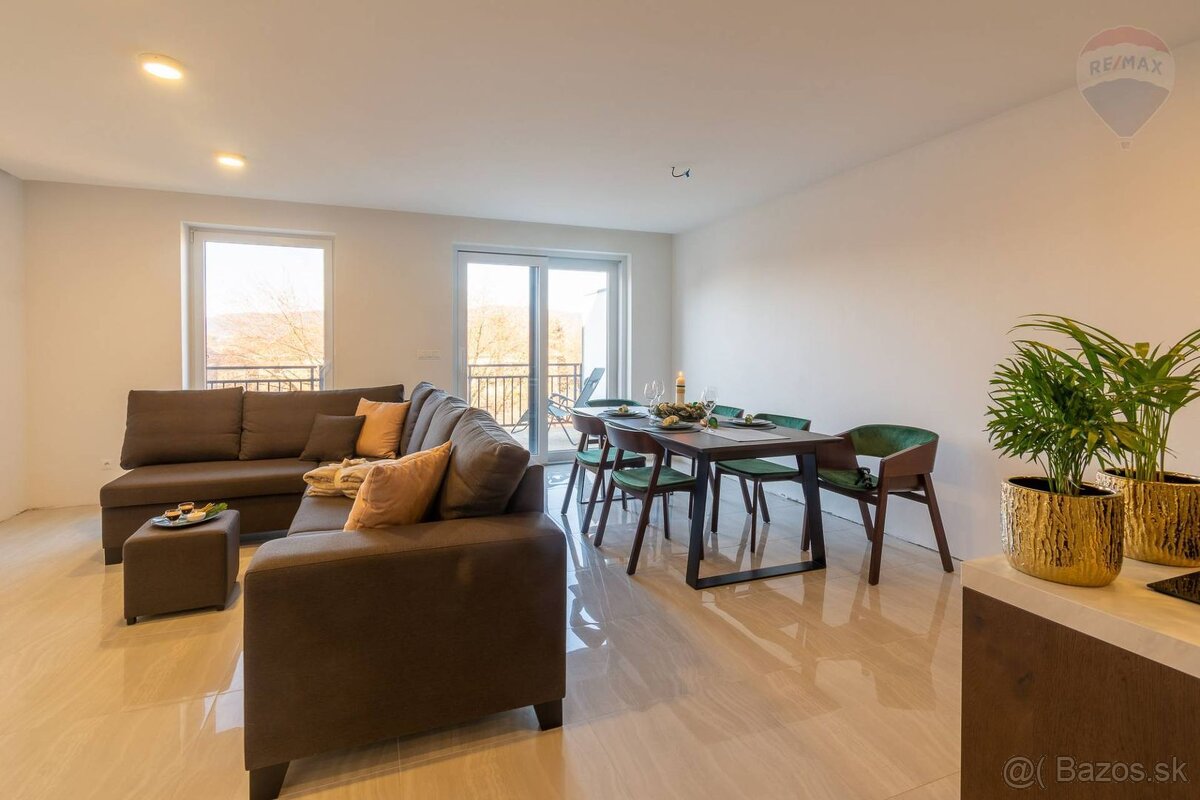 NA PREDAJ - mezonet 3 izb. byt+ terasa+garáž - REZERVOVANÉ - 4