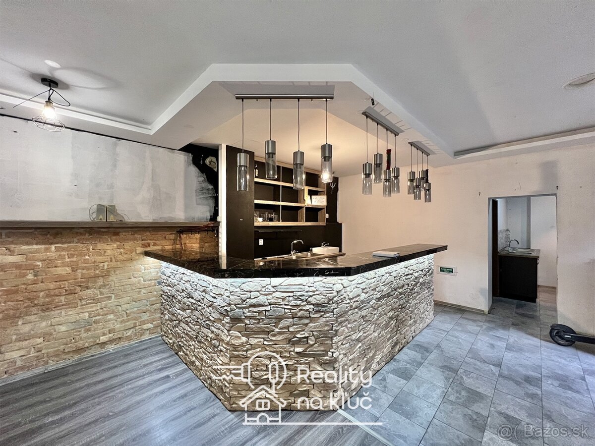 Na prenájom obchodný priestor s terasou v centre mesta NZ - 4