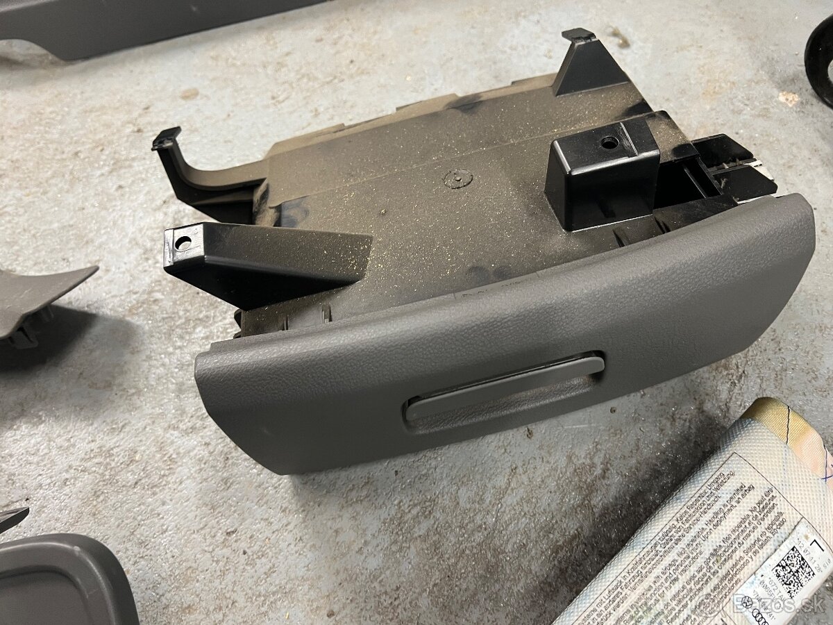 Predám náhradné diely šoférovej sedačky Seat Alhambra 7N - 4