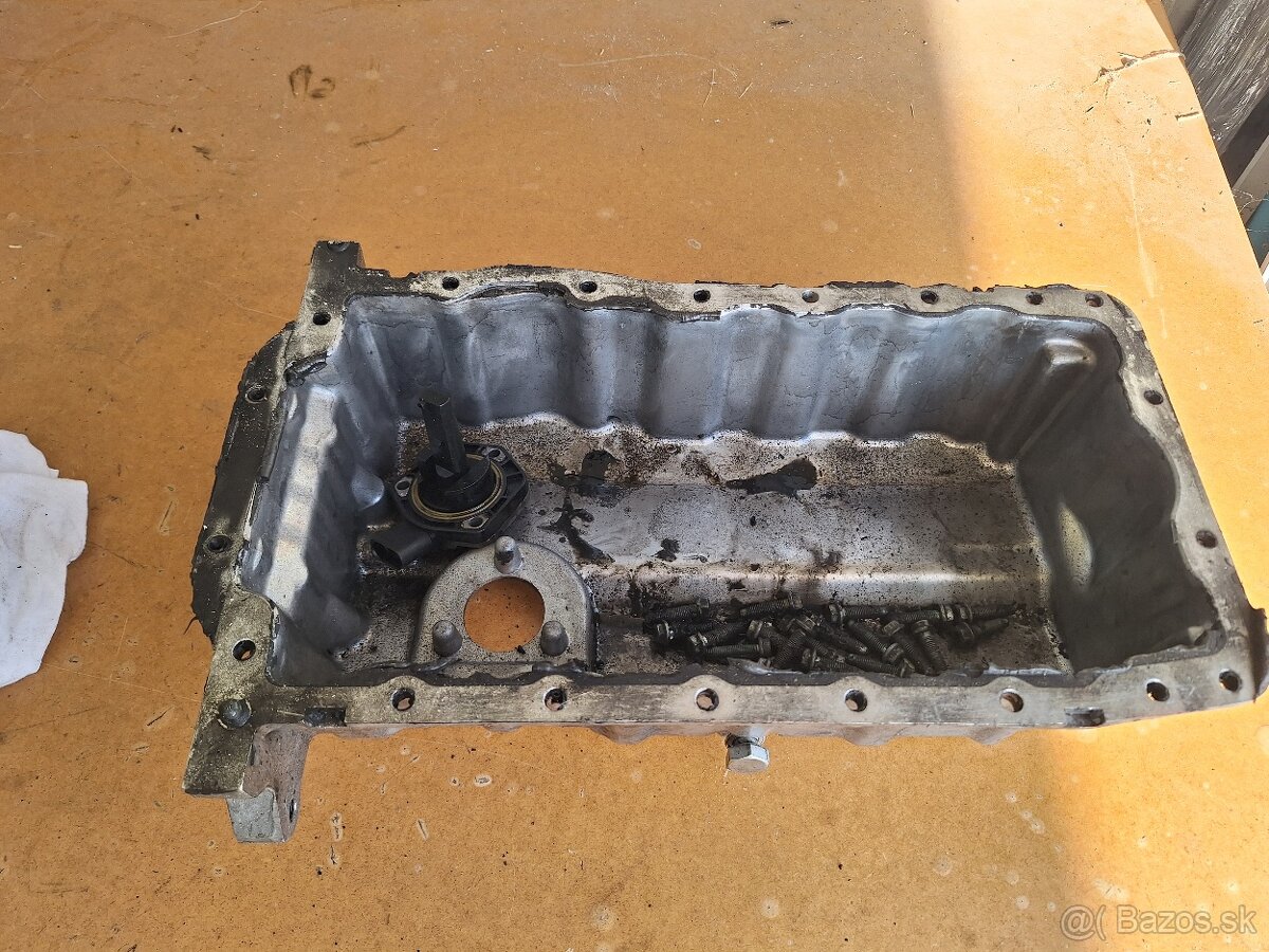 Predám olejovú vaňu a veko motora plus kryt - 4