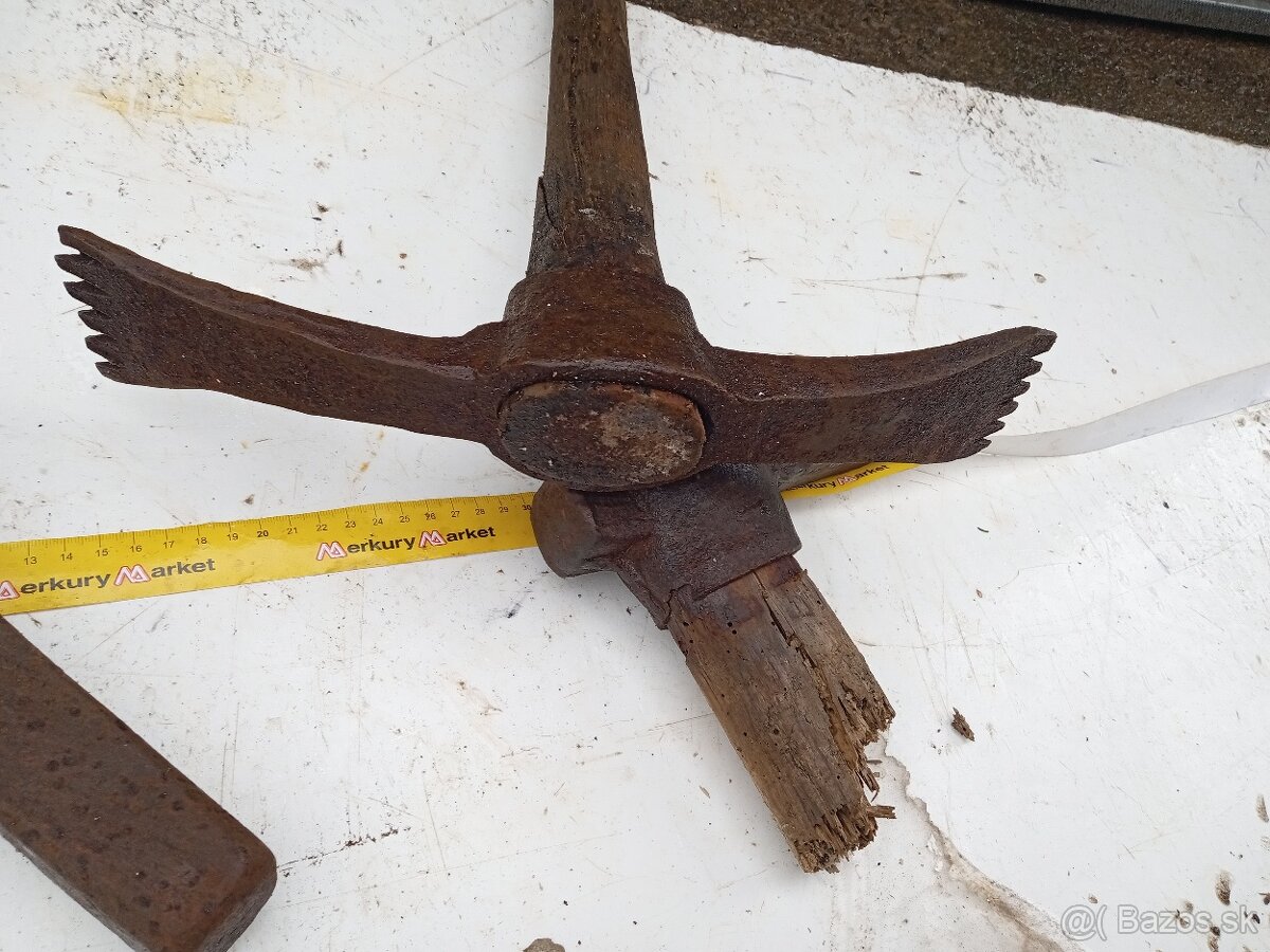 Staré náradie na dekoráciu - 4