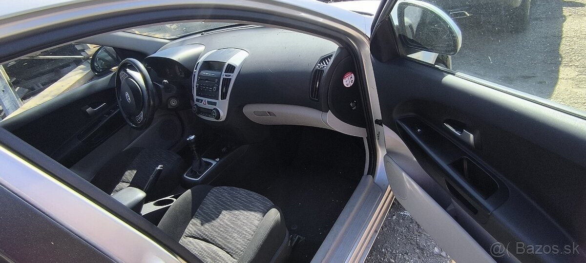 Predám kia ceed 1.6 burana - 4