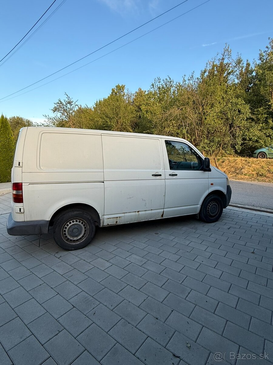 Predám VW Transporter T5 r.v.:2007 - 4