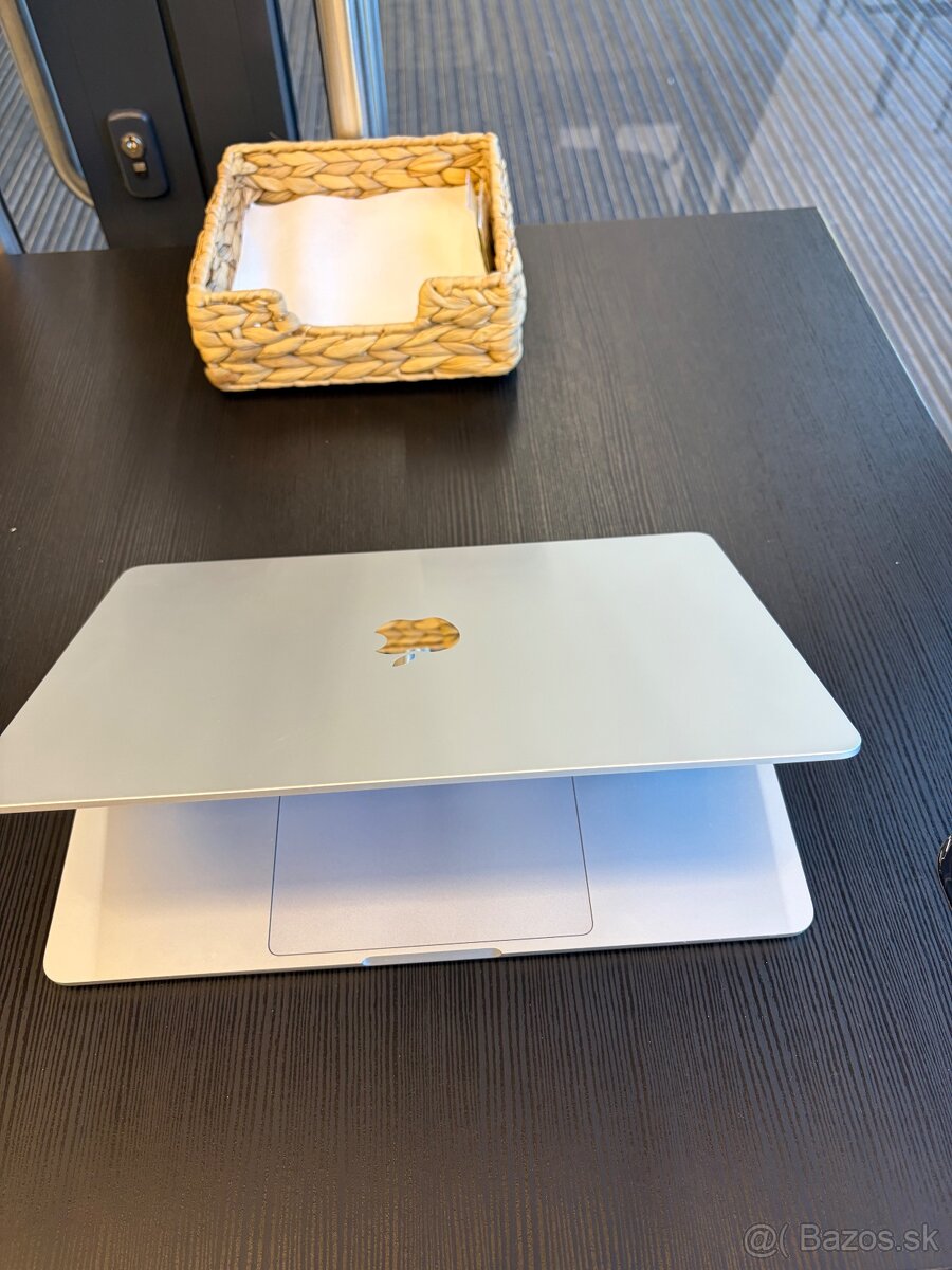 MacBook Air 13.6 M2 8GB 256 2022 - 4