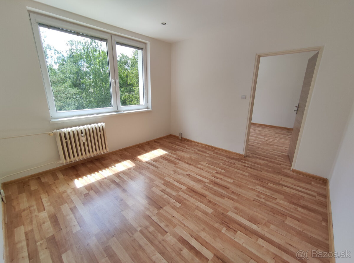 Na prenájom 4-izbový nezariadený byt po celkovej rekonštrukc - 4