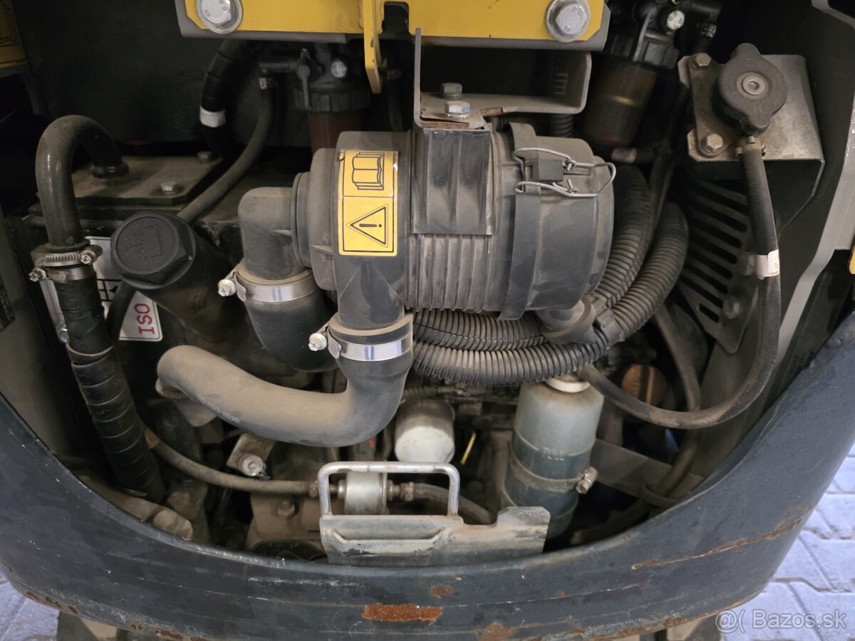 Minibagr YANMAR SV 18 - 4