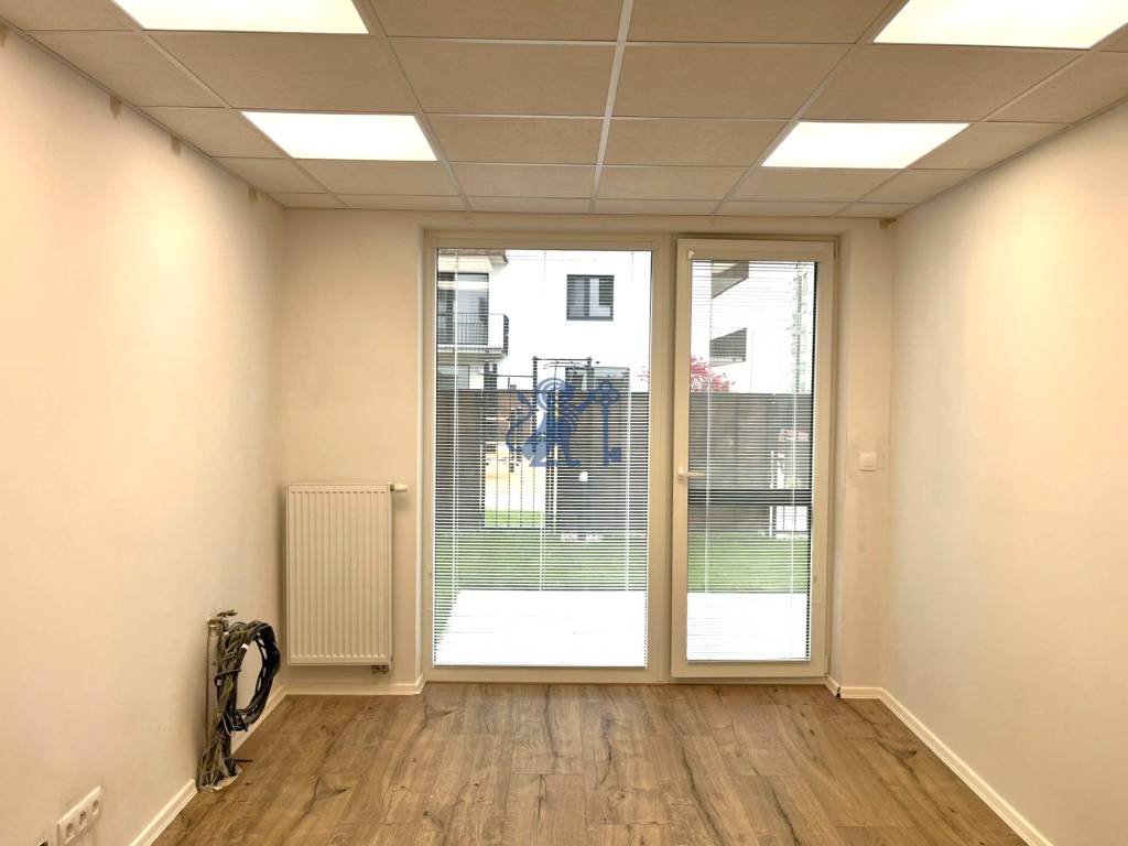 Prenájom obchodných / kancelárskych priestorov s terasou - R - 4