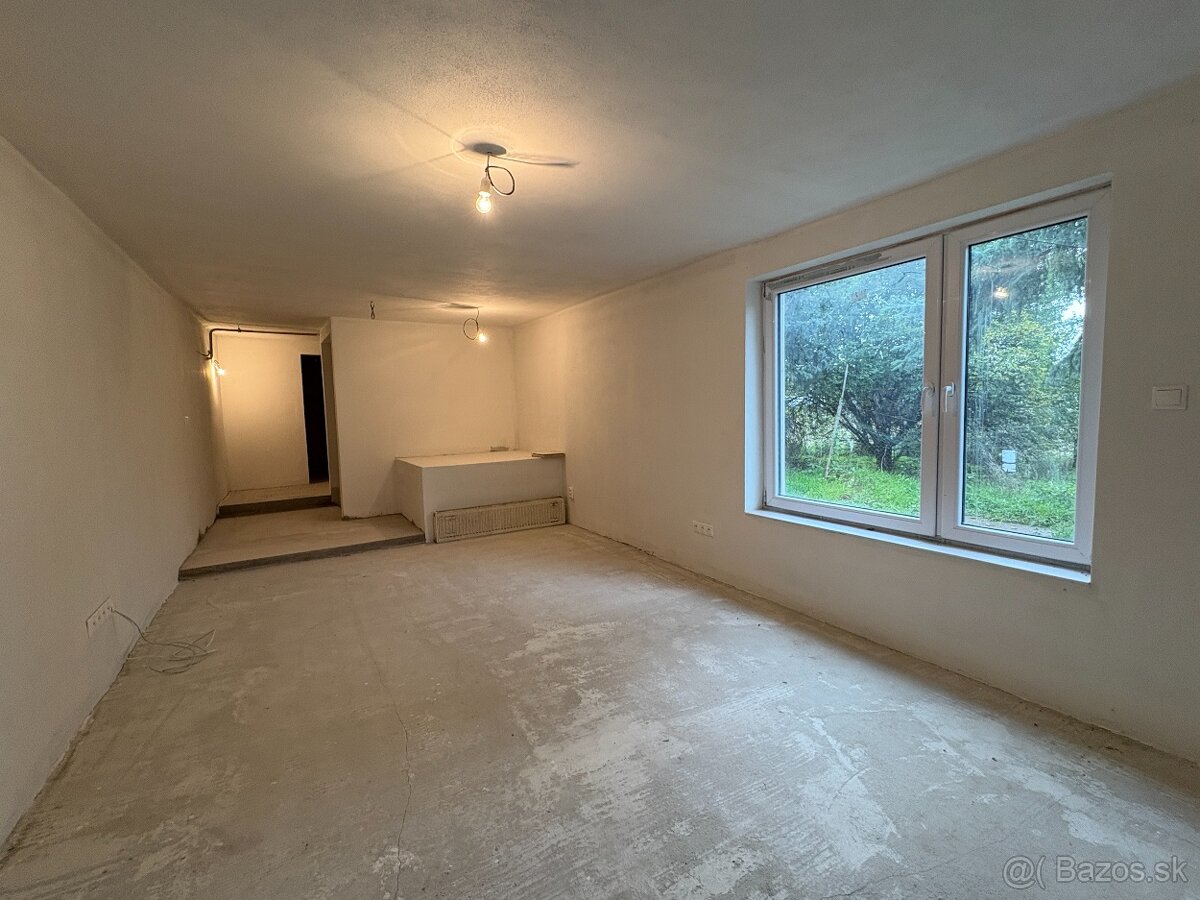 Tehlový dom nad Levicami – pokoj, priestor a potenciál. - 4