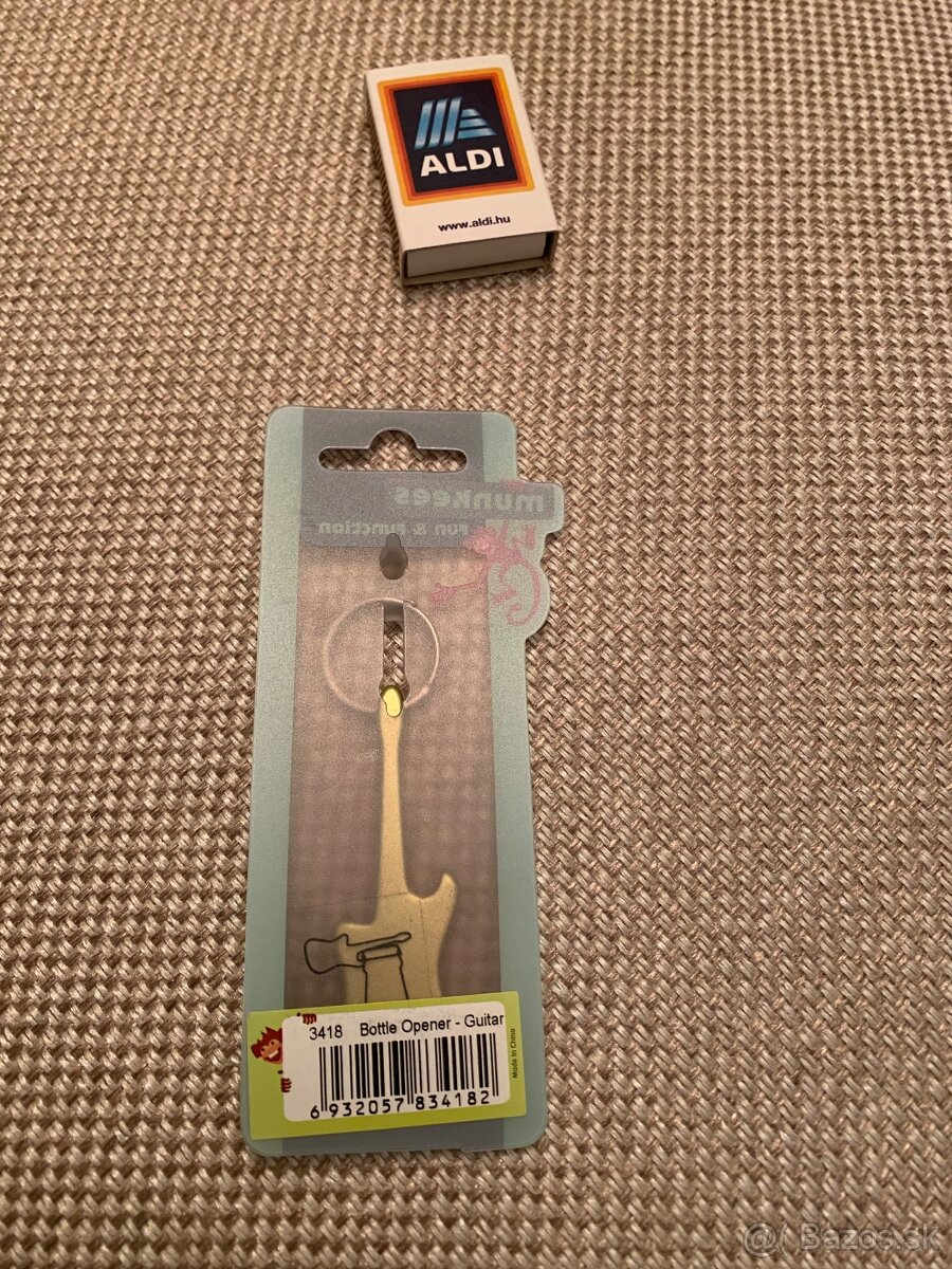 Predám PRE GITARISTOV milý darček-otvárak a prívesok GITARA - 4