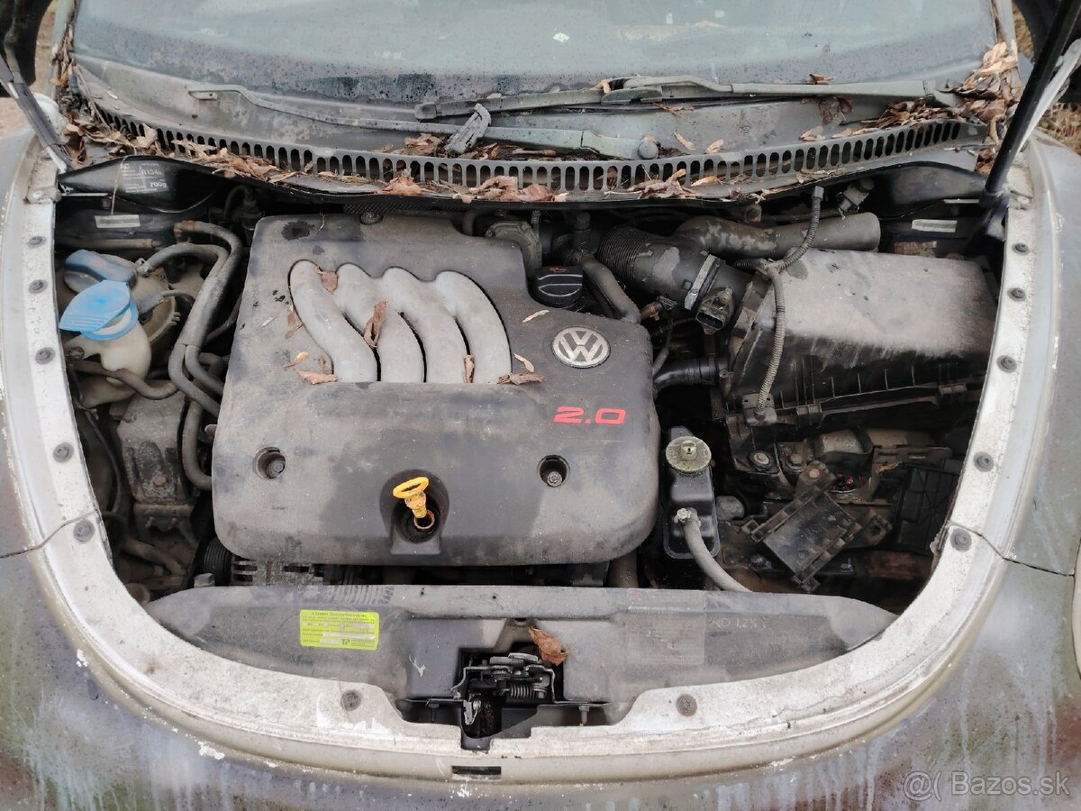 Wolkswagen Beetle 2.0 benzín - 4