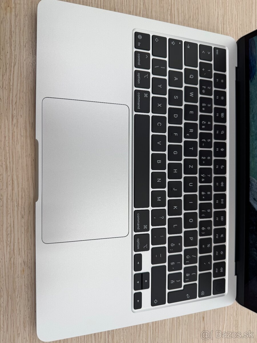 MacBook Air (13-palcový, M4, 2025) - 4