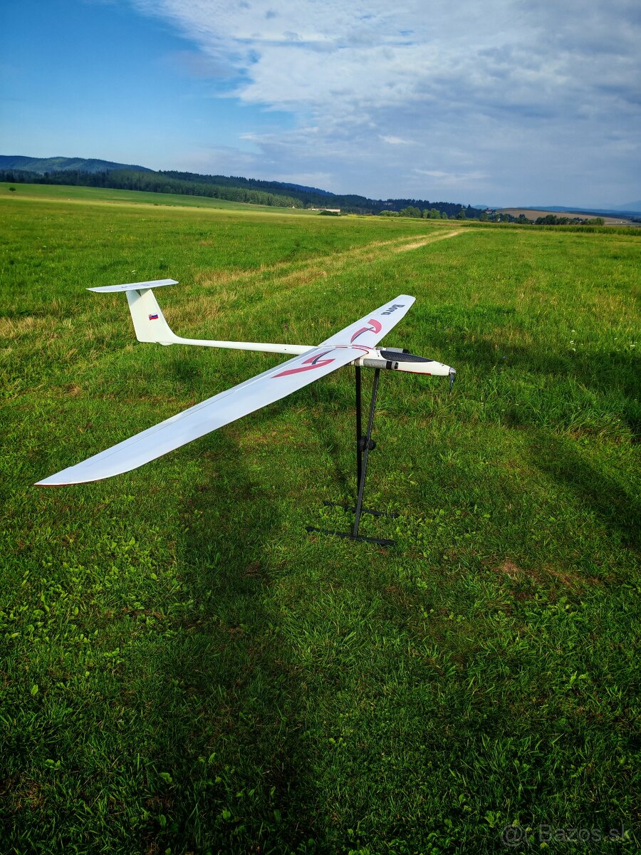 Predám RC vetroň 4m Bora - 4